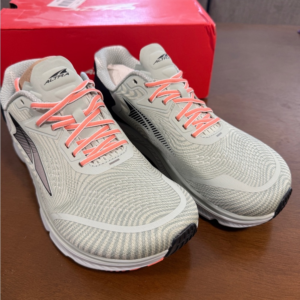 NEW IN BOX • Altra Torin 5 Women’s Running Shoes